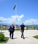 Президент Ильхам Алиев ознакомился в Ходжалы с условиями, созданными в индивидуальных домах, предназначенных для военнослужащих (ФОТО)