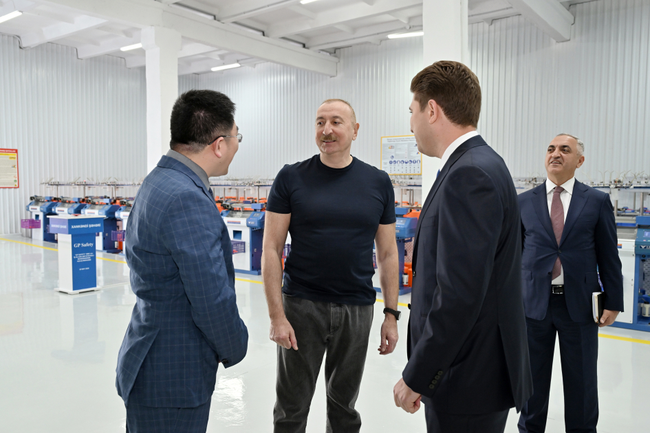 Президент Ильхам Алиев принял участие в открытии предприятия по производству рабочих перчаток в Ханкенди (ФОТО)