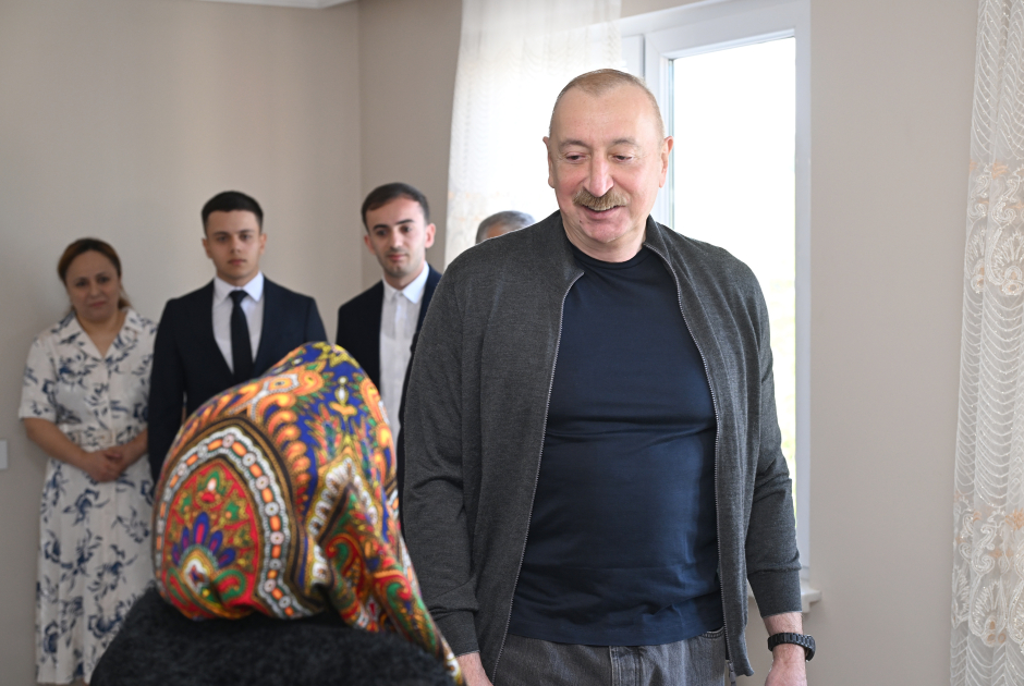 Президент Ильхам Алиев ознакомился с работами, проводимыми в селе Бёюк Галадереси Шушинского района, встретился с жителями (ФОТО/ВИДЕО)