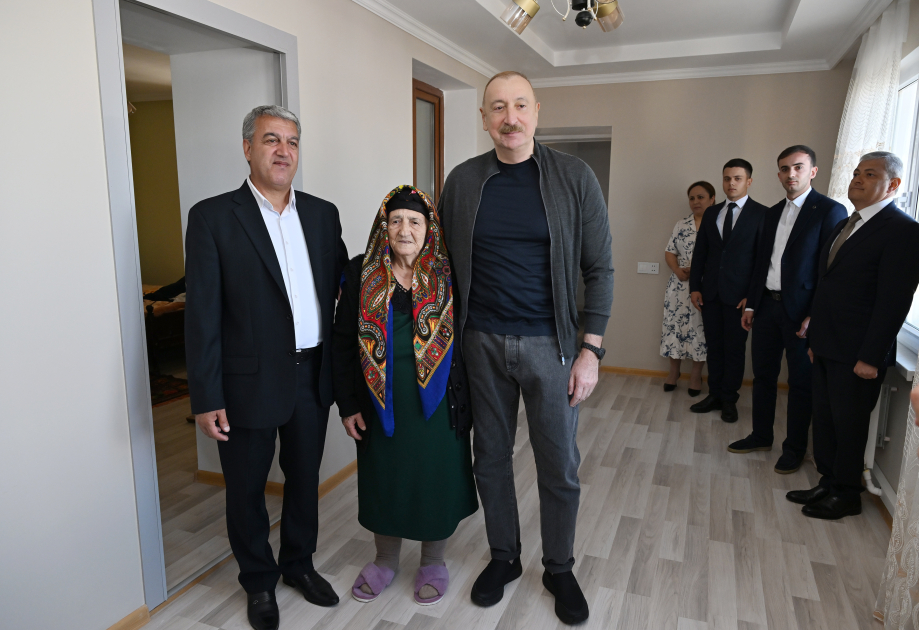 Президент Ильхам Алиев ознакомился с работами, проводимыми в селе Бёюк Галадереси Шушинского района, встретился с жителями (ФОТО/ВИДЕО)
