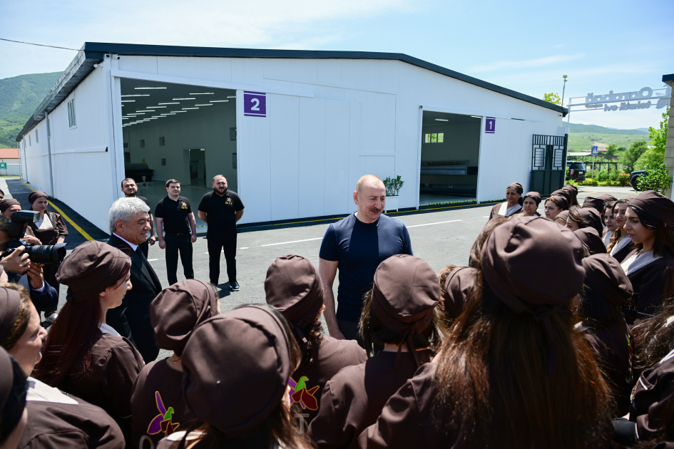Президент Ильхам Алиев принял участие в открытии ООО «Карабахский текстильный дом» в Ходжалы (ФОТО)