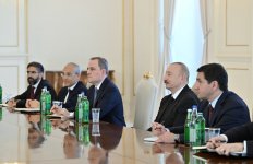 Президент Ильхам Алиев принял делегацию во главе с помощником госсекретаря США по вопросам экономики, энергетики и бизнеса (ФОТО)