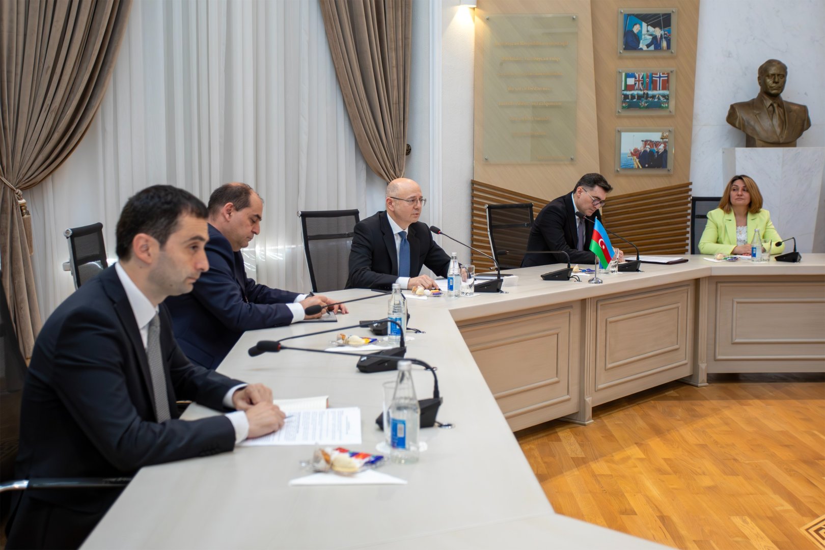 Обсуждены возможности расширения сотрудничества в энергетической сфере между Азербайджаном и Кыргызстаном (ФОТО)