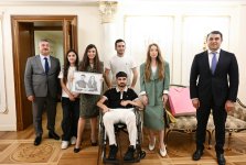 Лейла Алиева и Алена Алиева посмотрели в Азербайджанском государственном академическом музыкальном театре одноименный спектакль, поставленный по мотивам произведения "Маленький принц" (ФOTO)