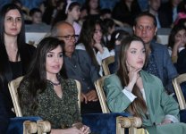 Лейла Алиева и Алена Алиева посмотрели в Азербайджанском государственном академическом музыкальном театре одноименный спектакль, поставленный по мотивам произведения "Маленький принц" (ФOTO)