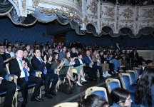 Лейла Алиева и Алена Алиева посмотрели в Азербайджанском государственном академическом музыкальном театре одноименный спектакль, поставленный по мотивам произведения "Маленький принц" (ФOTO)