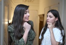 Лейла Алиева и Алена Алиева посмотрели в Азербайджанском государственном академическом музыкальном театре одноименный спектакль, поставленный по мотивам произведения "Маленький принц" (ФOTO)