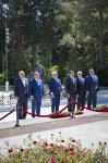 Коллектив AZAL и представители гражданской авиации посетили Аллею почетного захоронения (ФOTO)