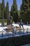 Коллектив AZAL и представители гражданской авиации посетили Аллею почетного захоронения (ФOTO)
