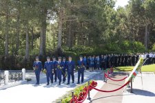 Коллектив AZAL и представители гражданской авиации посетили Аллею почетного захоронения (ФOTO)