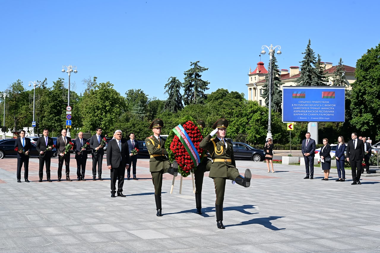Заместитель премьер-министра посетил Монумент Победы в Минске (ФОТО)