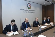 Новый посол Соединенного Королевства вручил копии верительных грамот главе МИД Азербайджана (ФОТО)