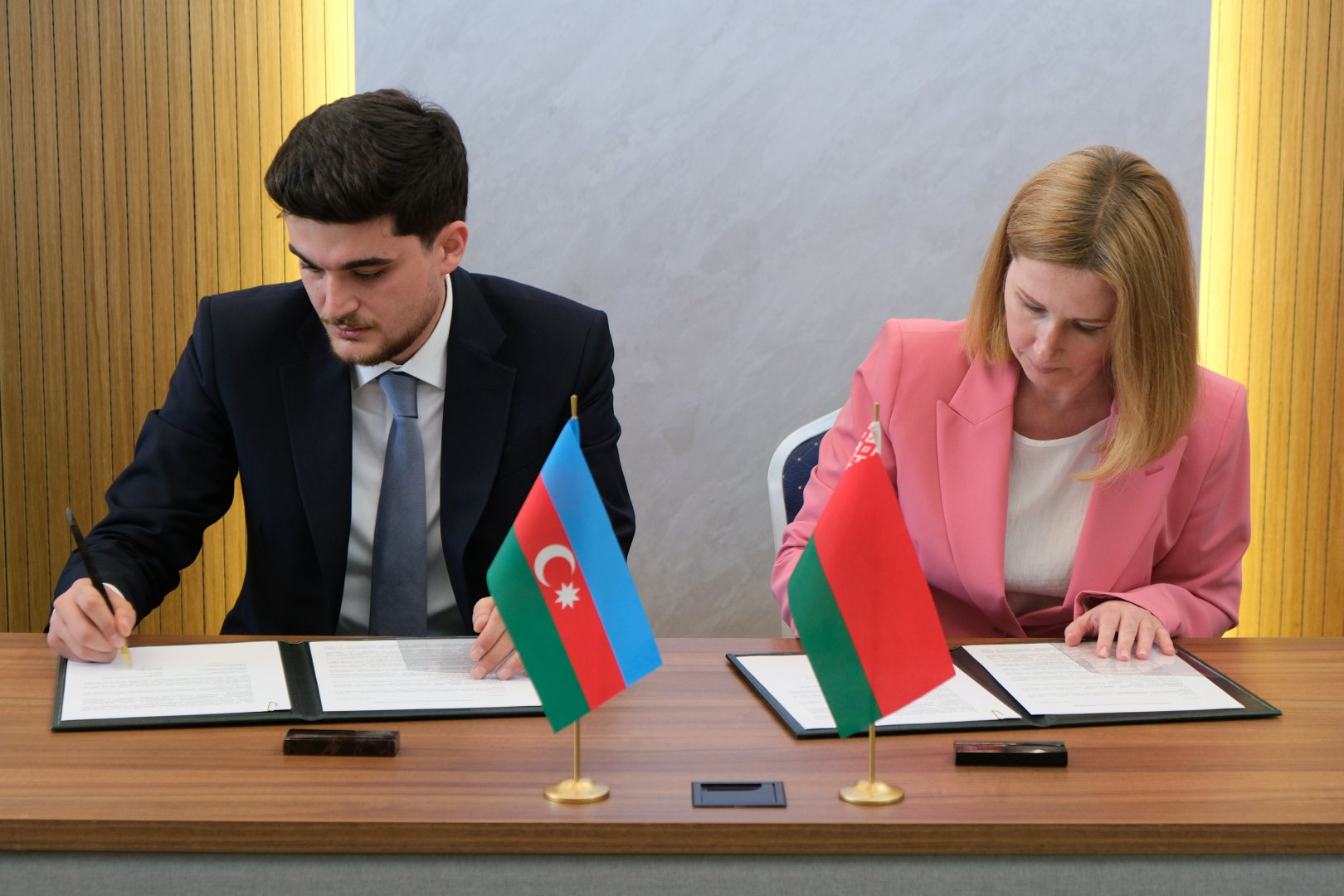 Белорусская универсальная товарная биржа будет сотрудничать с азербайджанским провайдером ИИ-решений (ФОТО)