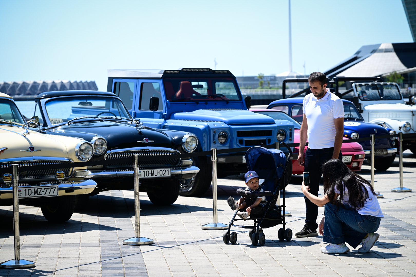 В Баку завершился первый день Фестиваля классических и скоростных автомобилей (ФОТО/ВИДЕО)