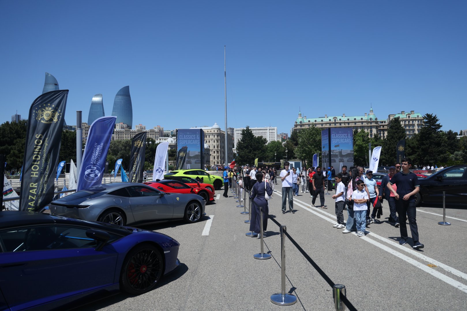 В Баку завершился первый день Фестиваля классических и скоростных автомобилей (ФОТО/ВИДЕО)