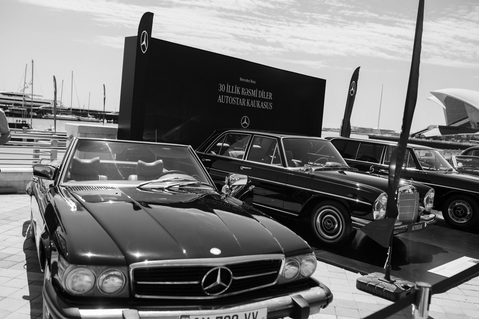 В Баку завершился первый день Фестиваля классических и скоростных автомобилей (ФОТО/ВИДЕО)