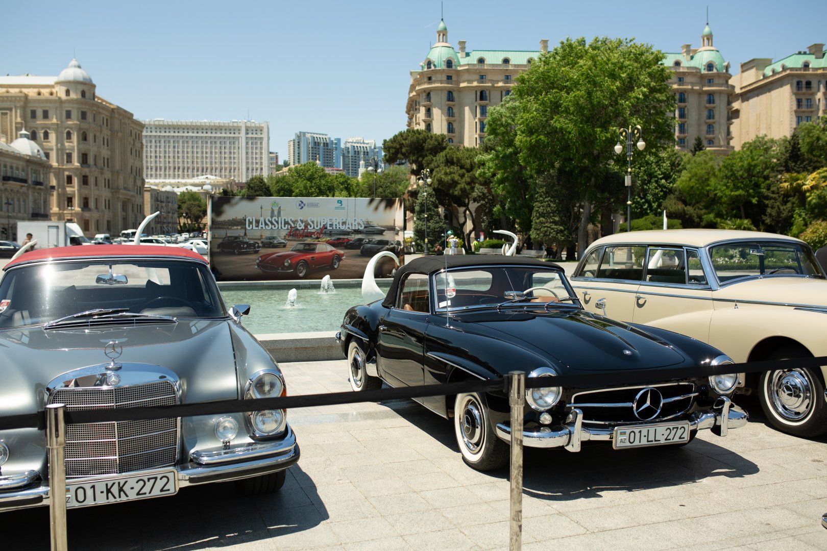 В Баку завершился первый день Фестиваля классических и скоростных автомобилей (ФОТО/ВИДЕО)