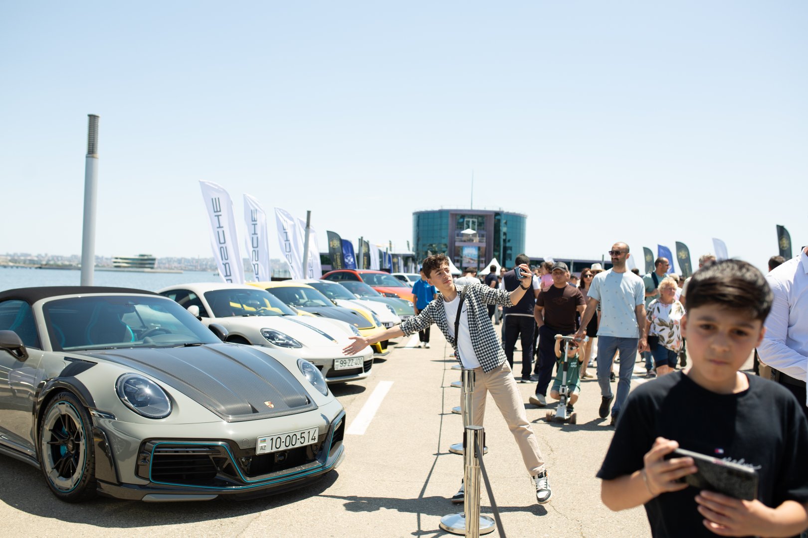 В Баку завершился первый день Фестиваля классических и скоростных автомобилей (ФОТО/ВИДЕО)