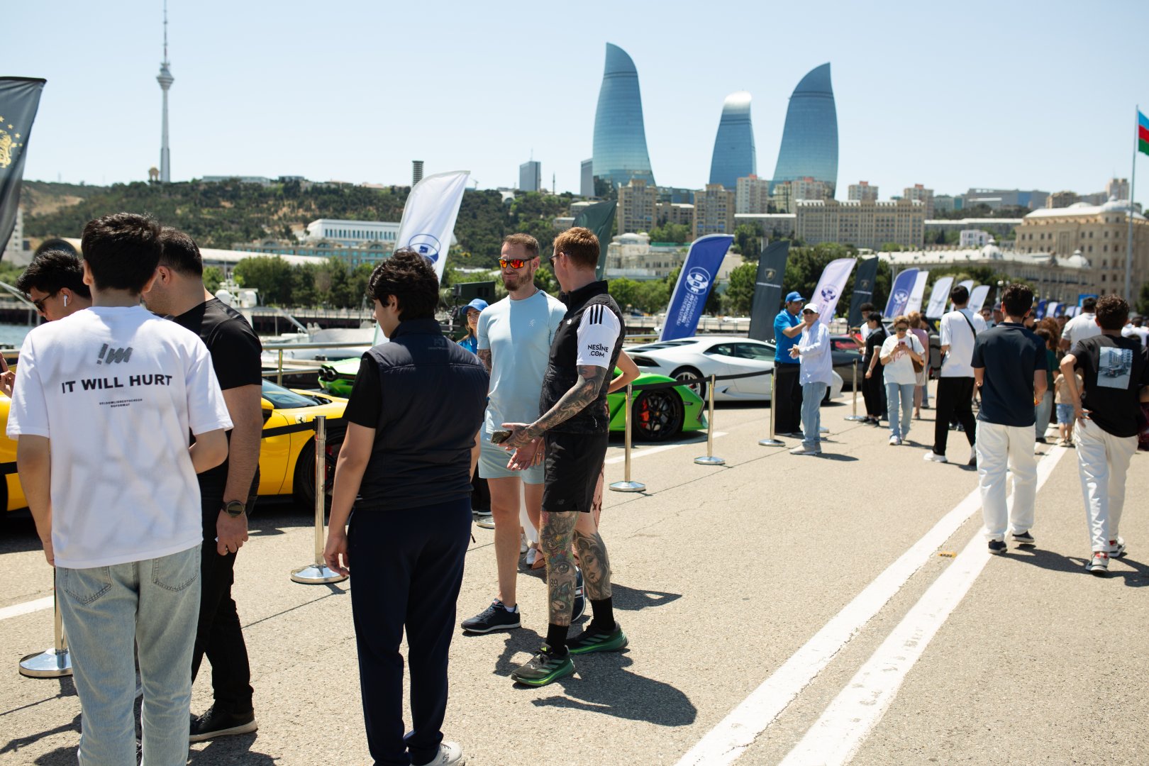 В Баку завершился первый день Фестиваля классических и скоростных автомобилей (ФОТО/ВИДЕО)