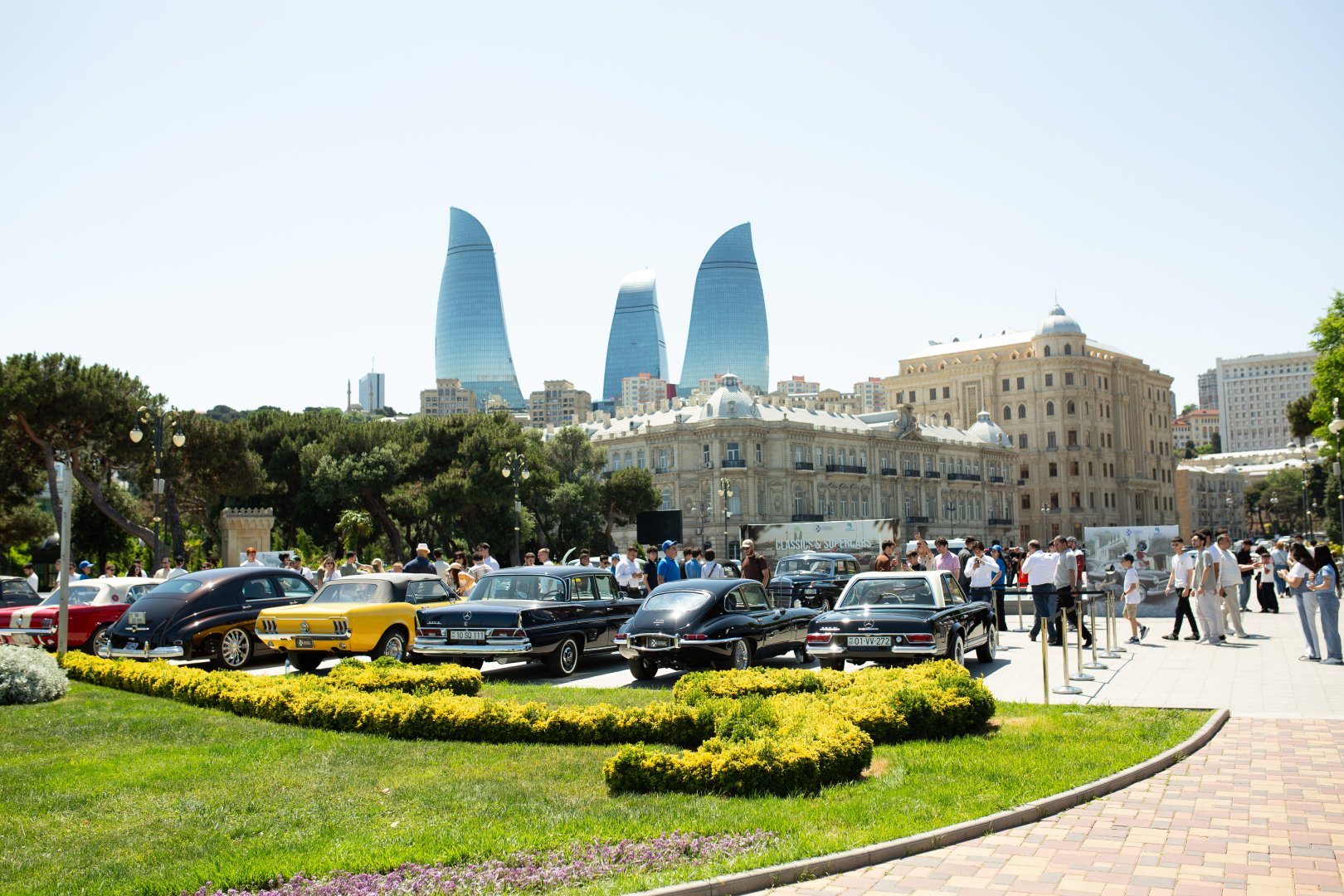 В Баку завершился первый день Фестиваля классических и скоростных автомобилей (ФОТО/ВИДЕО)