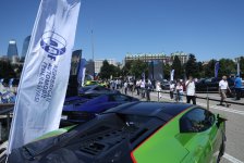 На Бакинском бульваре проходит фестиваль классических и скоростных автомобилей (ФОТО)