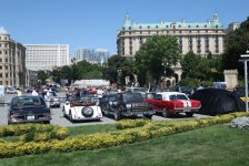 На Бакинском бульваре проходит фестиваль классических и скоростных автомобилей (ФОТО)