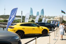 В Баку завершился первый день Фестиваля классических и скоростных автомобилей (ФОТО/ВИДЕО)
