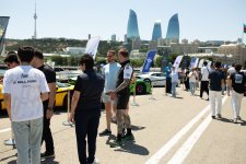 В Баку завершился первый день Фестиваля классических и скоростных автомобилей (ФОТО/ВИДЕО)