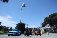 На Бакинском бульваре проходит фестиваль классических и скоростных автомобилей (ФОТО)