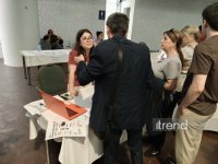 В Баку проходит образовательная выставка США (ФОТО)