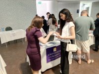 В Баку проходит образовательная выставка США (ФОТО)