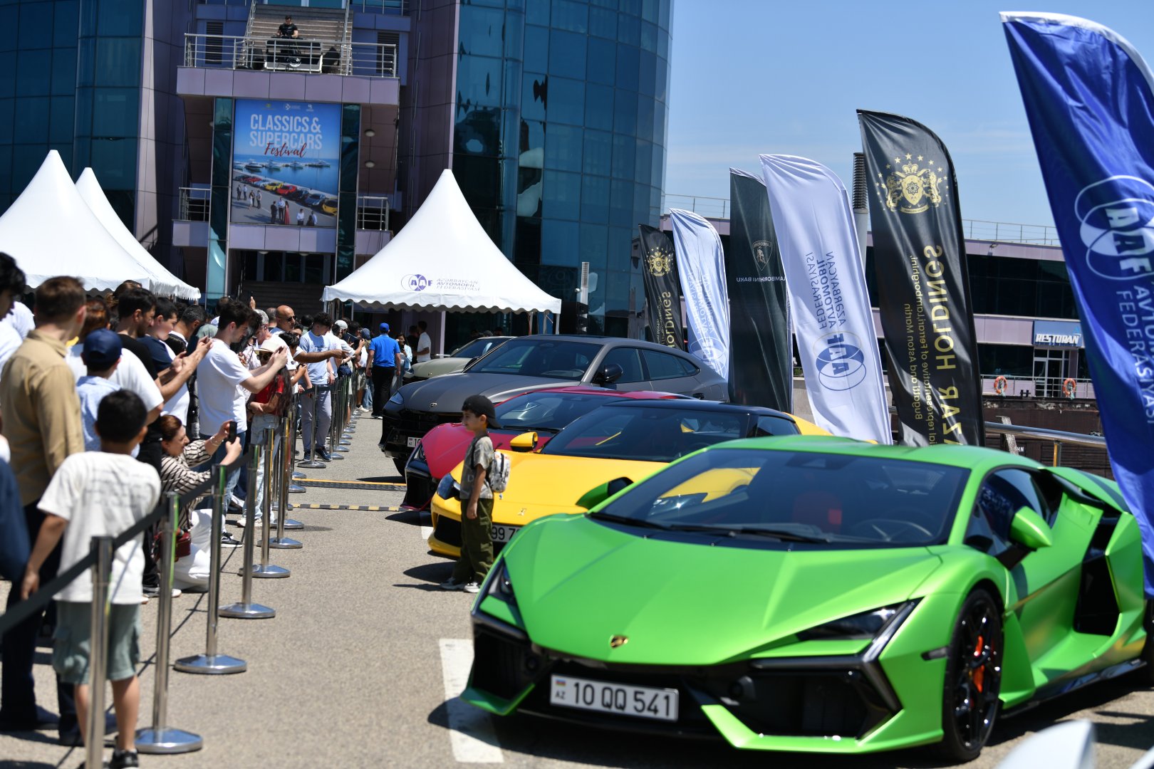 В Баку завершился Фестиваль классических и скоростных автомобилей (ФОТО/ВИДЕО)