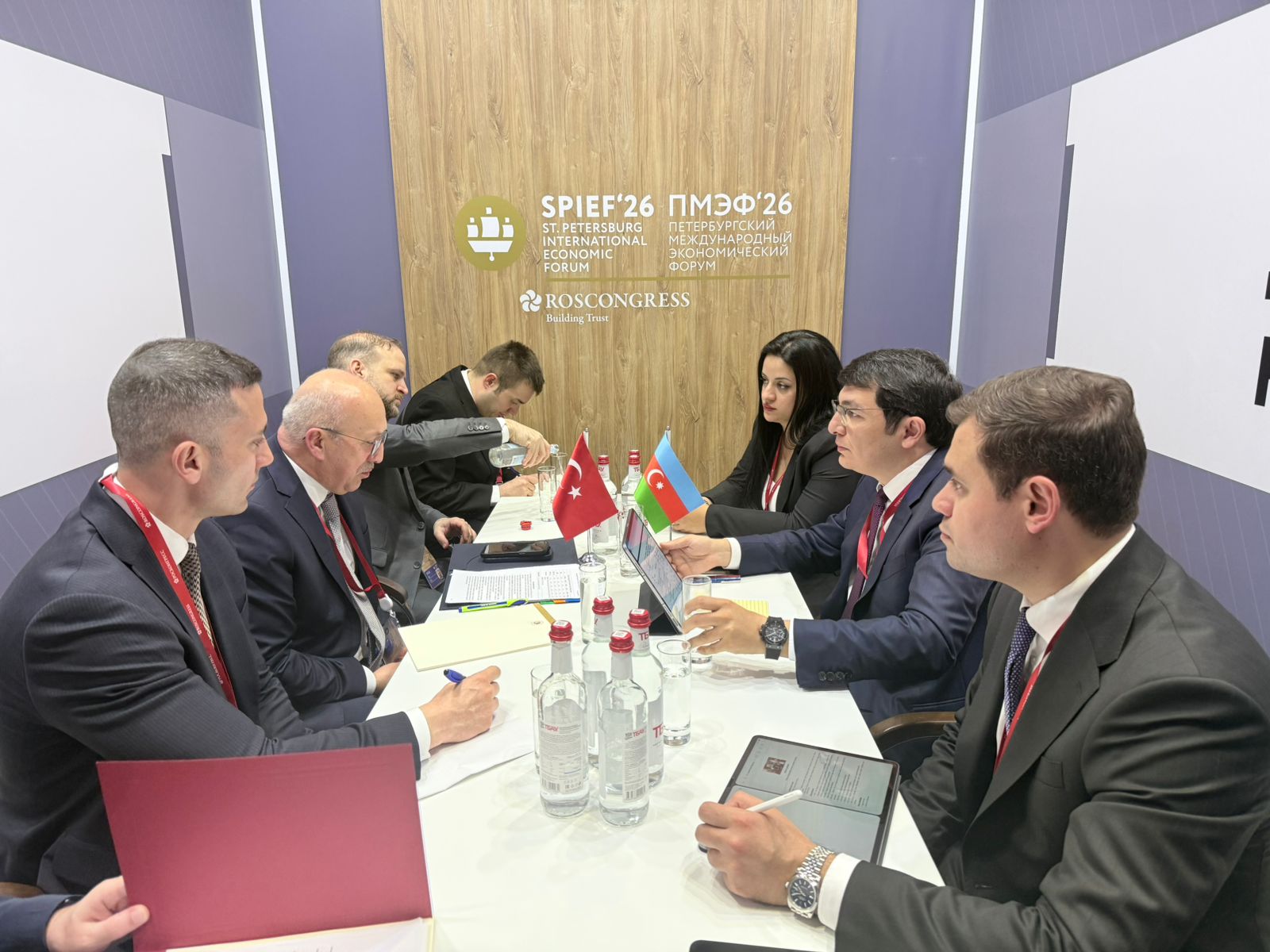 Первый заместитель министра экономики Азербайджана провел ряд встреч в рамках ПМЭФ (ФОТО)