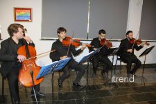 В Баку состоялось открытие выставки "Оттенки души" художественной школы Leonardo Art School (ФОТО)