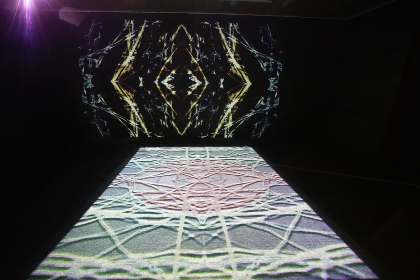 Орнаменты цифрового века - древние азербайджанские ковры и science art (ФОТО)