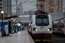 АЖД введет дополнительные рейсы в летний сезон (ФОТО)