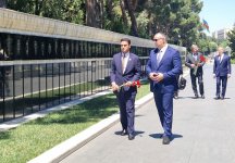 Делегация Конгресса США посетила Аллею шехидов в Баку (ФОТО)