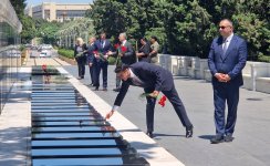 Делегация Конгресса США посетила Аллею шехидов в Баку (ФОТО)