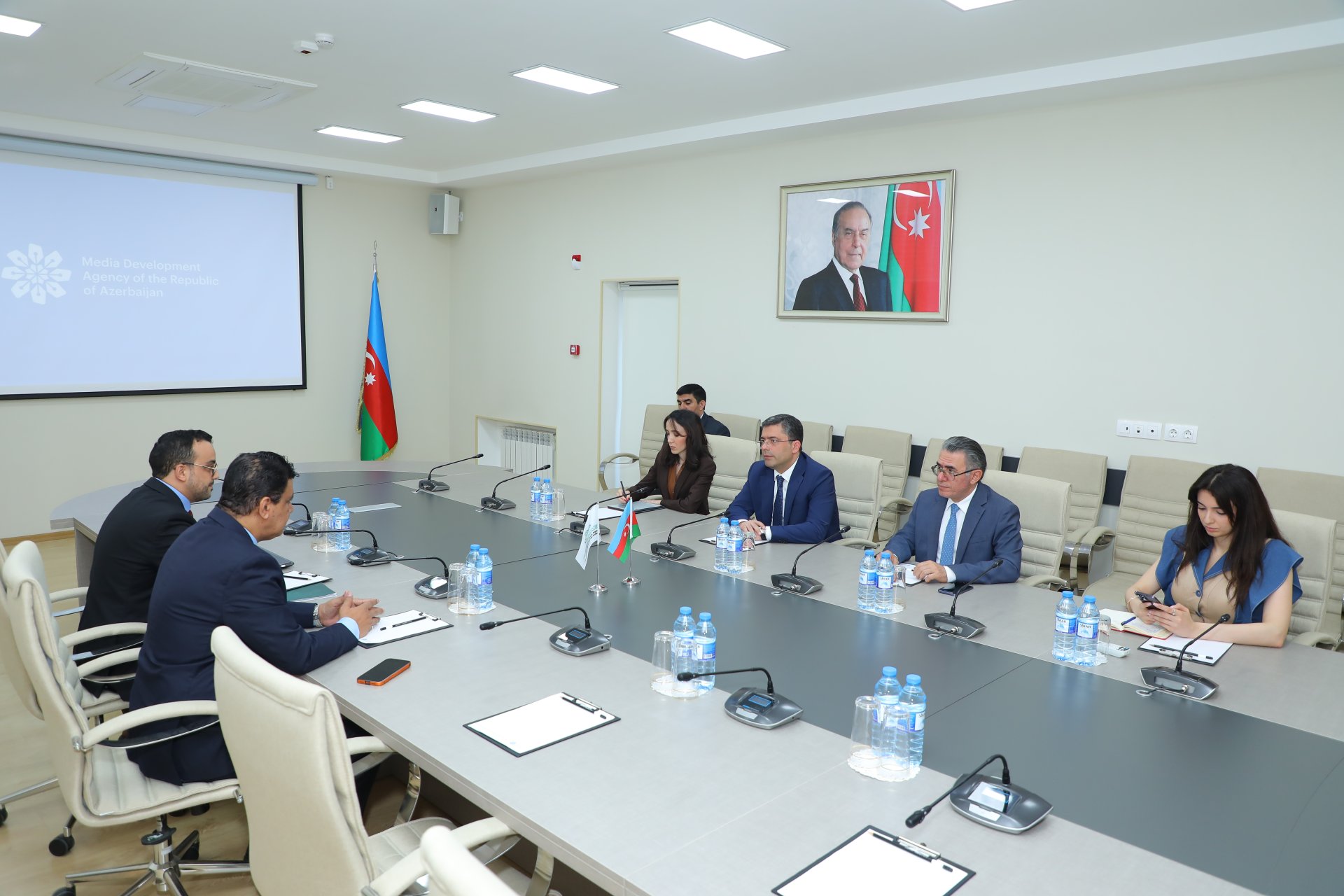 Обсуждено сотрудничество между MEDİA и Объединением новостных агентств ОИС (ФОТО)