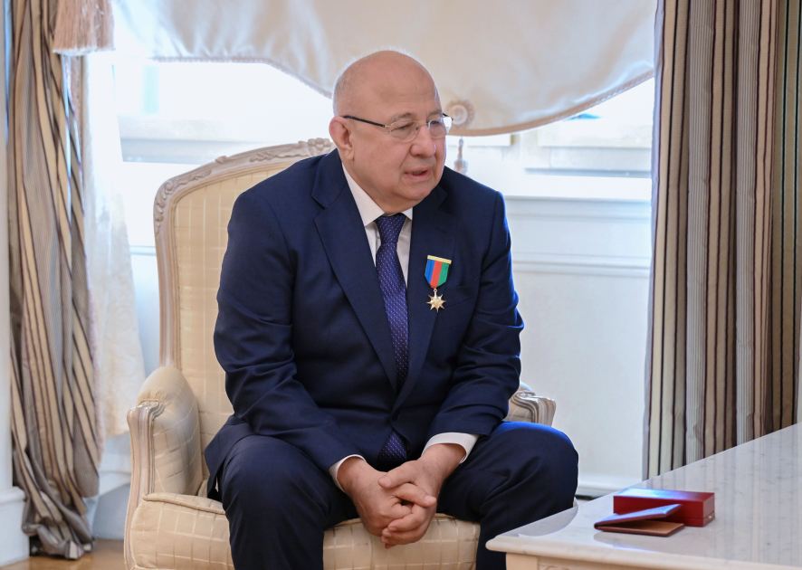 Президент Ильхам Алиев вручил орден «Достлуг» известному общественно-политическому деятелю Дагестана Курбану Курбанову (ФОТО)