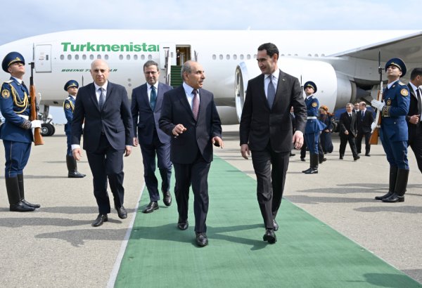 Президент Туркменистана прибыл с визитом в Азербайджан (ФОТО)