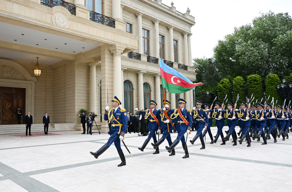 В Баку состоялась церемония официальной встречи Президента Туркменистана Сердара Бердымухамедова (ФОТО)