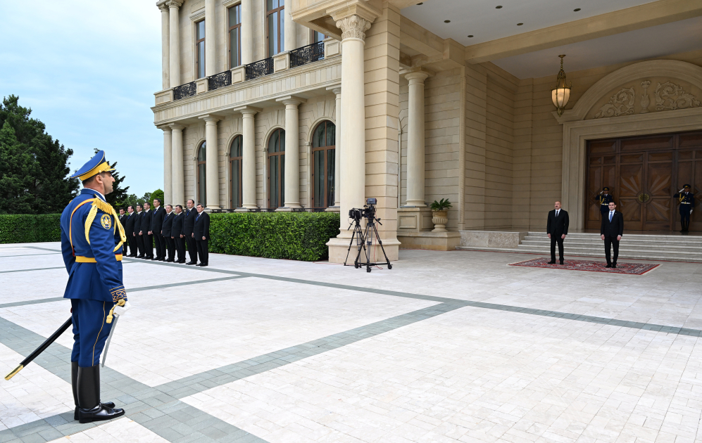 В Баку состоялась церемония официальной встречи Президента Туркменистана Сердара Бердымухамедова (ФОТО)