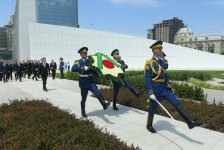 Президент Туркменистана посетил Парк Победы (ФОТО)