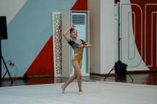 В Баку в рамках Республиканской спортивной олимпиады школьников стартовали соревнования по художественной гимнастике (ФОТО)