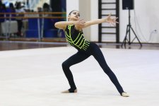 В Баку в рамках Республиканской спортивной олимпиады школьников стартовали соревнования по художественной гимнастике (ФОТО)