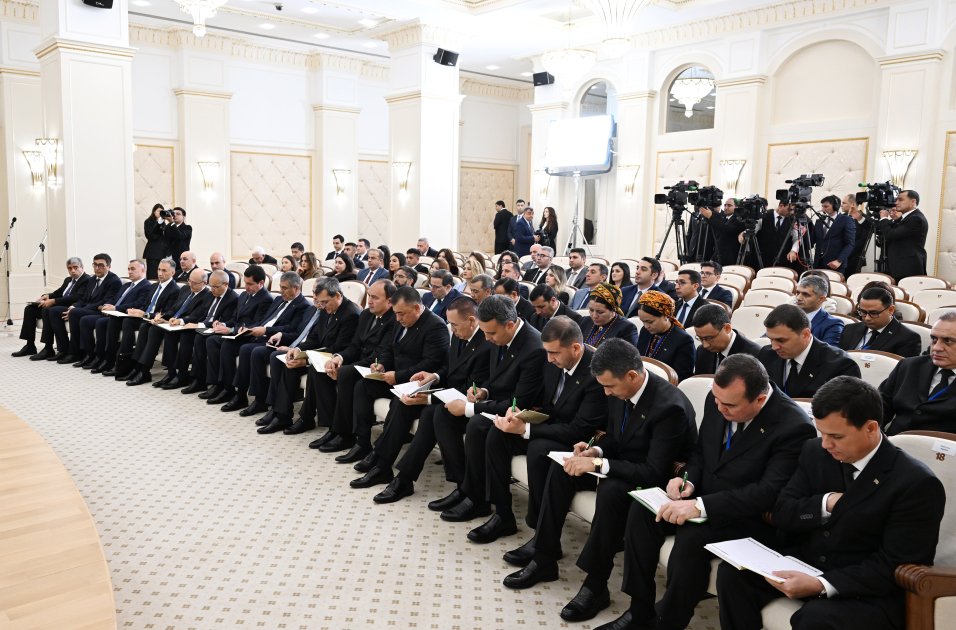 Президент Ильхам Алиев и Президент Туркменистана Сердар Бердымухаммедов выступили с заявлениями для прессы (ФОТО)