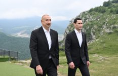 Президент Ильхам Алиев подарил Президенту Сердару Бердымухамедову карабахского скакуна (ФОТО)