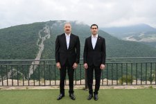 Президент Ильхам Алиев подарил Президенту Сердару Бердымухамедову карабахского скакуна (ФОТО)