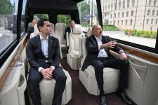 Президент Ильхам Алиев и Президент Сердар Бердымухамедов посетили дом-музей Бюльбюля в Шуше (ФОТО)